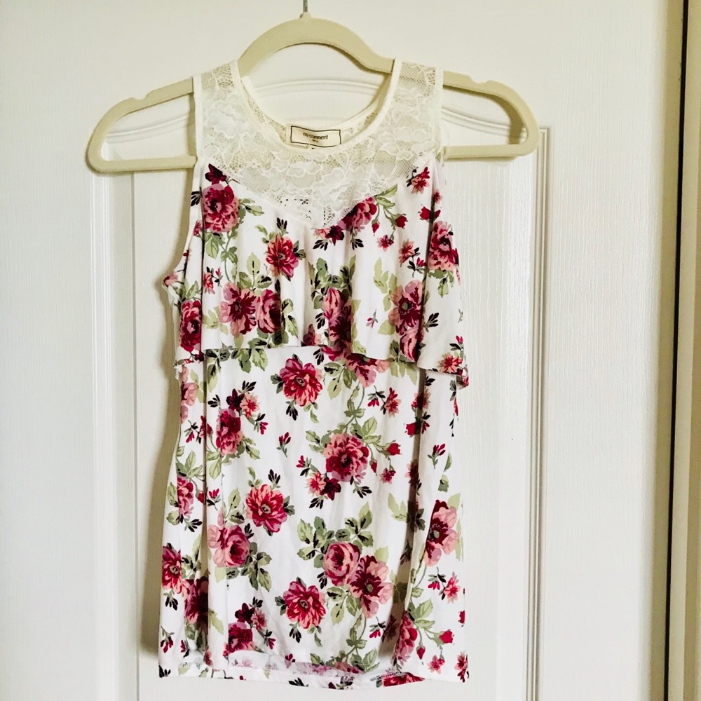 Floral lace yoke tank top by No Comment